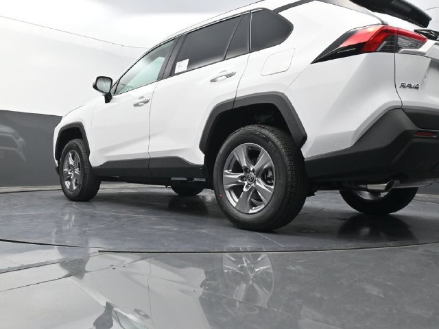 Used 2025 Toyota RAV4 XLE AWD/4WD image 34