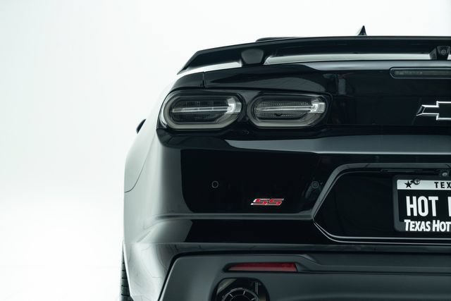 Used 2019 Chevrolet Camaro SS w/ Black Appearance Package RWD image 17