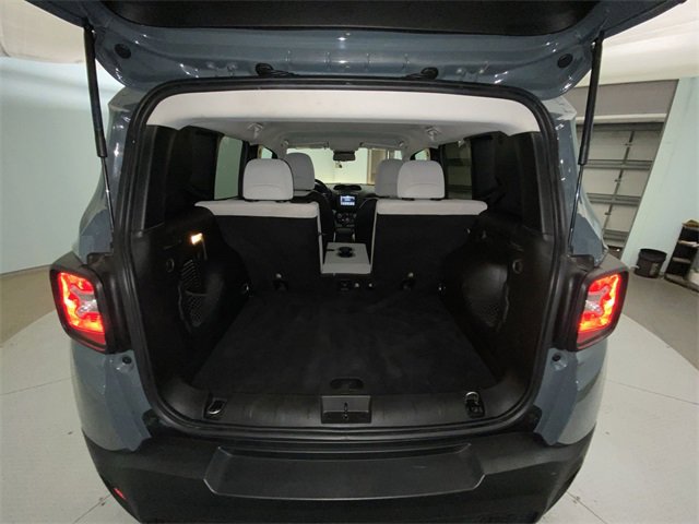 Used 2018 Jeep Renegade Latitude w/ Popular Equipment Group image 23