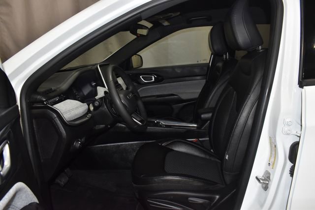 Used 2025 Jeep Compass Latitude AWD/4WD image 12