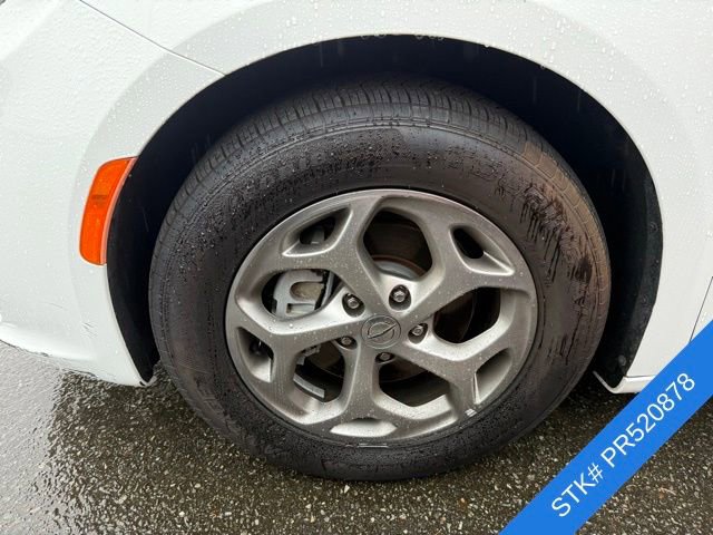 Used 2023 Chrysler Pacifica Limited FWD image 4