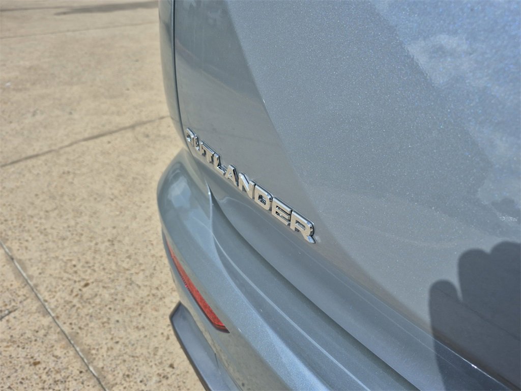 New 2025 Mitsubishi Outlander SEL image 32