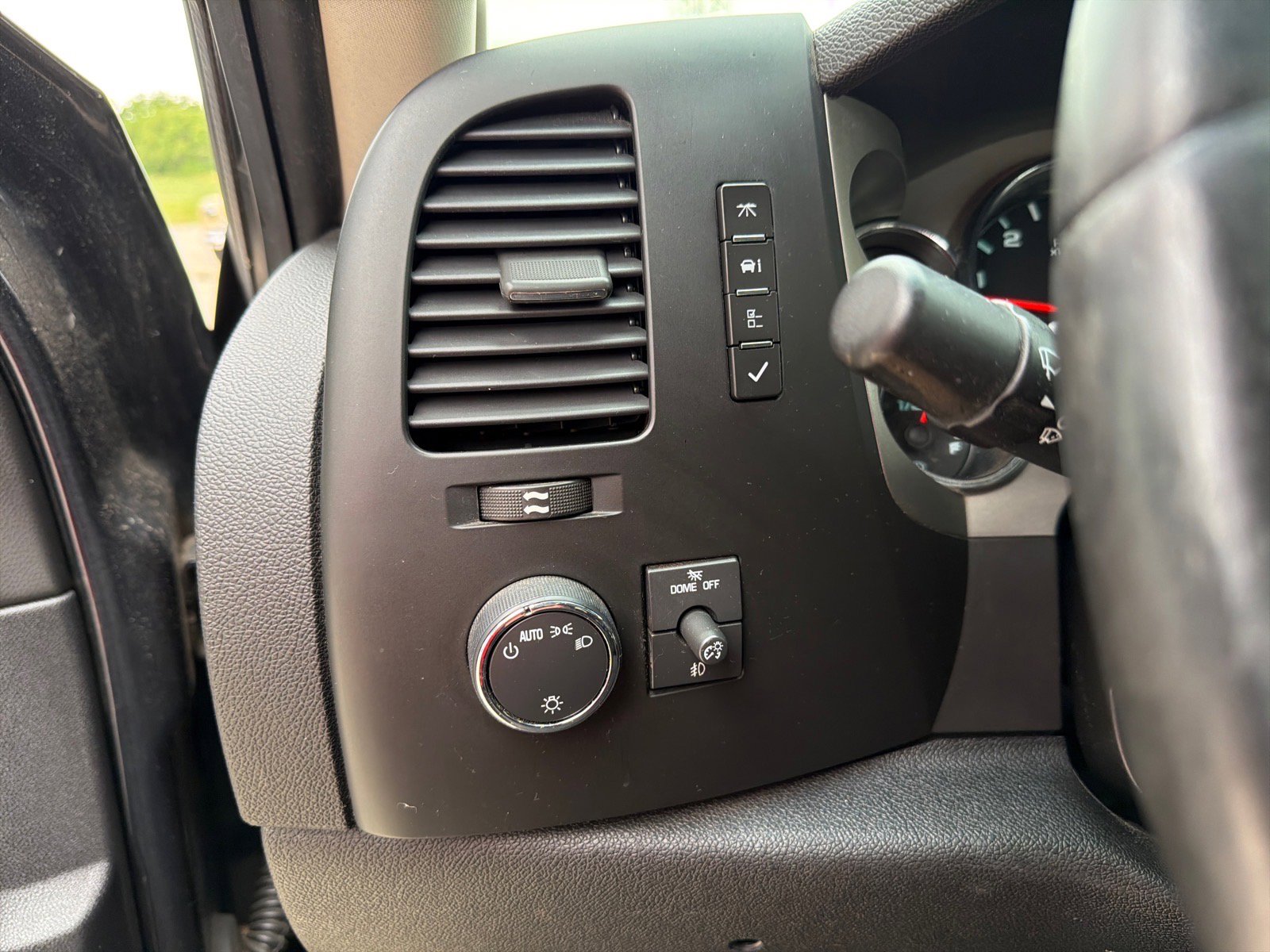 Used 2009 GMC Sierra 1500 SLE w/ Power Pack Plus AWD/4WD image 12