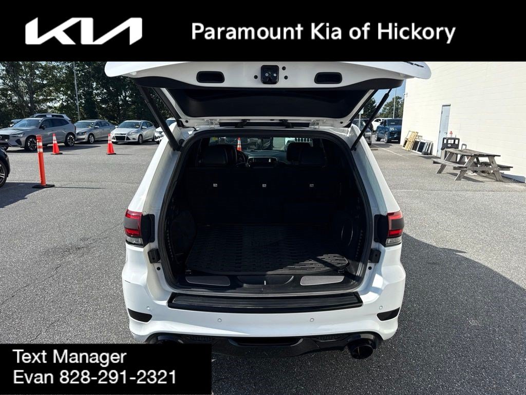 Used 2016 Jeep Grand Cherokee SRT AWD/4WD image 10