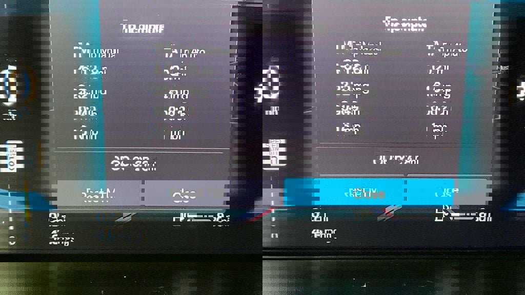 Used 2023 Volvo XC40 B5 Plus w/ Driver Assist Package image 16