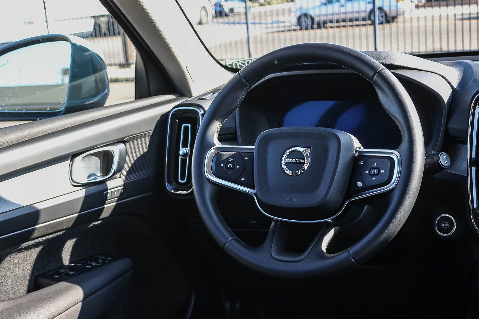 Used 2025 Volvo XC40 B5 Core image 27