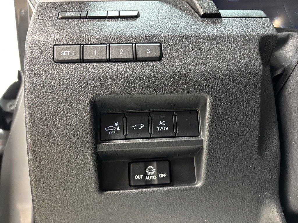 Used 2024 Lexus GX 550 image 21