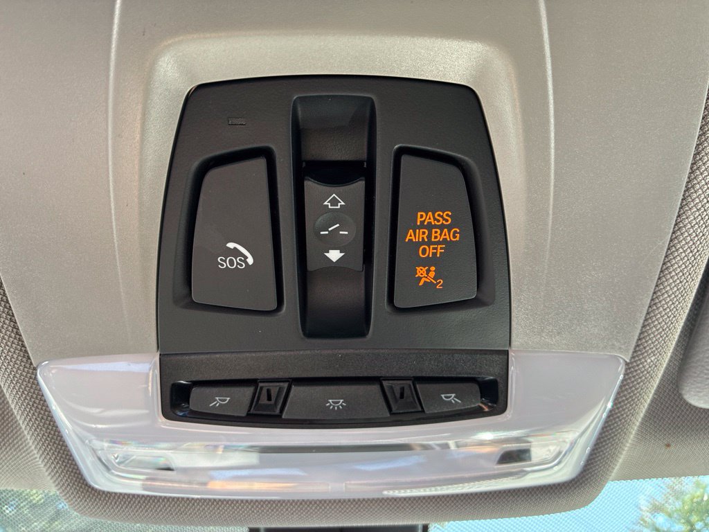 Used 2017 BMW 320i xDrive Sedan AWD/4WD image 19