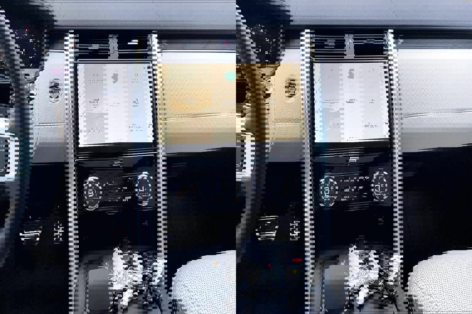 Used 2023 Land Rover Discovery Metropolitan Edition AWD/4WD image 7