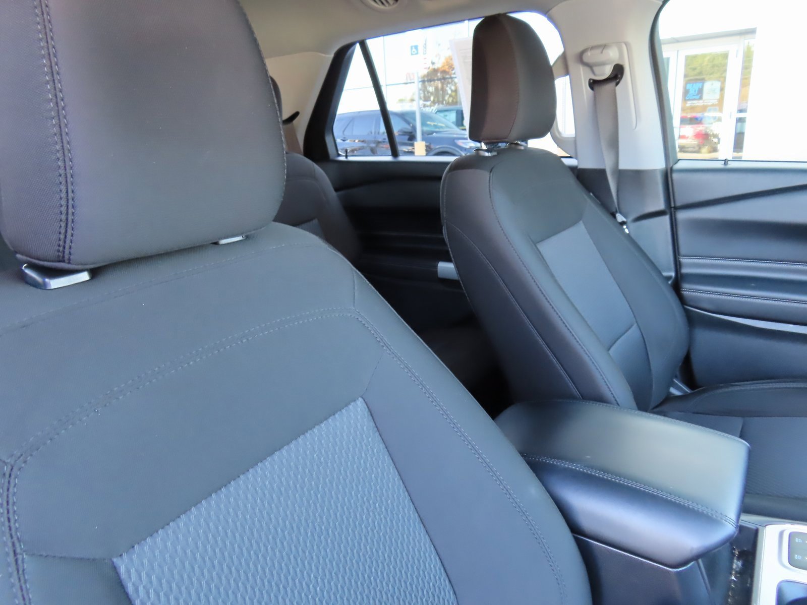 Used 2024 Ford Explorer XLT image 31