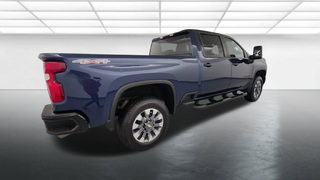 Used 2022 Chevrolet Silverado 2500 Custom w/ Custom Value Package AWD/4WD image 8