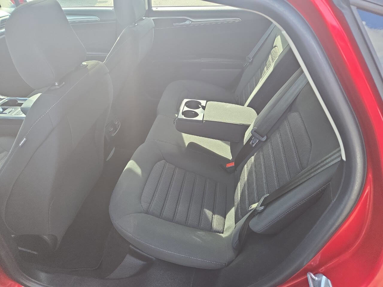 Used 2020 Ford Fusion SE FWD image 20