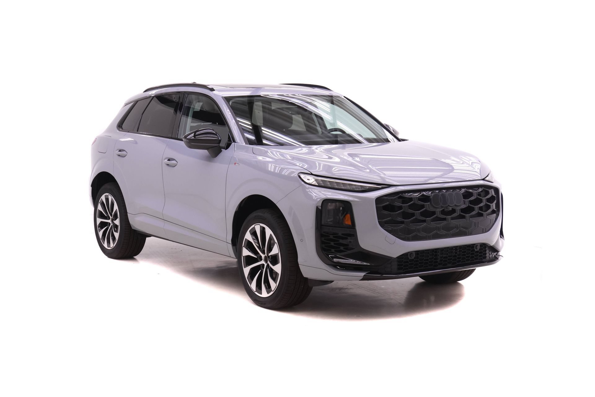 New 2026 Audi Q3 quattro 2.0T w/ Driver Assistance Package AWD/4WD image 2