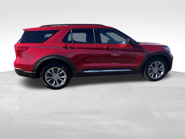 Used 2023 Ford Explorer XLT w/ Equipment Group 202A AWD/4WD image 2