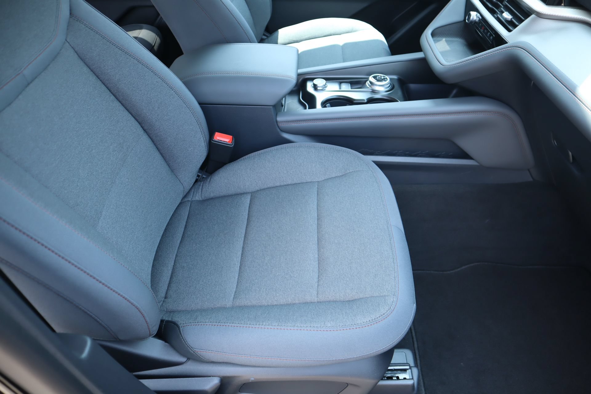 New 2026 Ford Explorer Active RWD image 12
