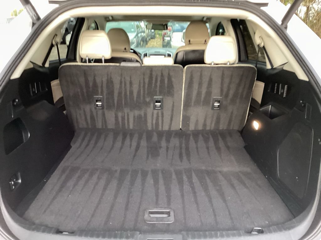 Used 2019 Ford Edge Titanium w/ Equipment Group 301A FWD image 13