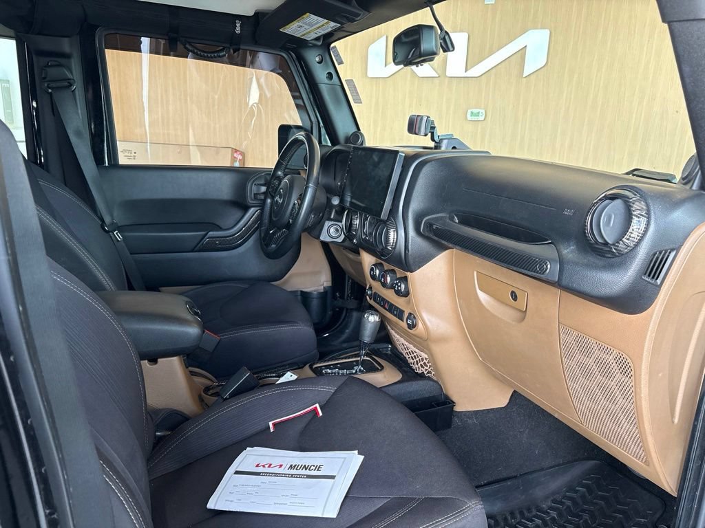 Used 2013 Jeep Wrangler Unlimited Sahara w/ Connectivity Group AWD/4WD image 24