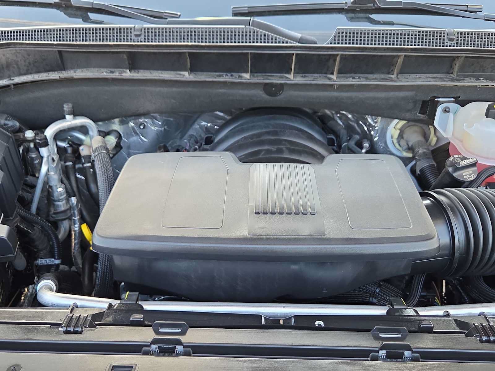 Used 2024 Chevrolet Tahoe LT w/ Luxury Package RWD image 13