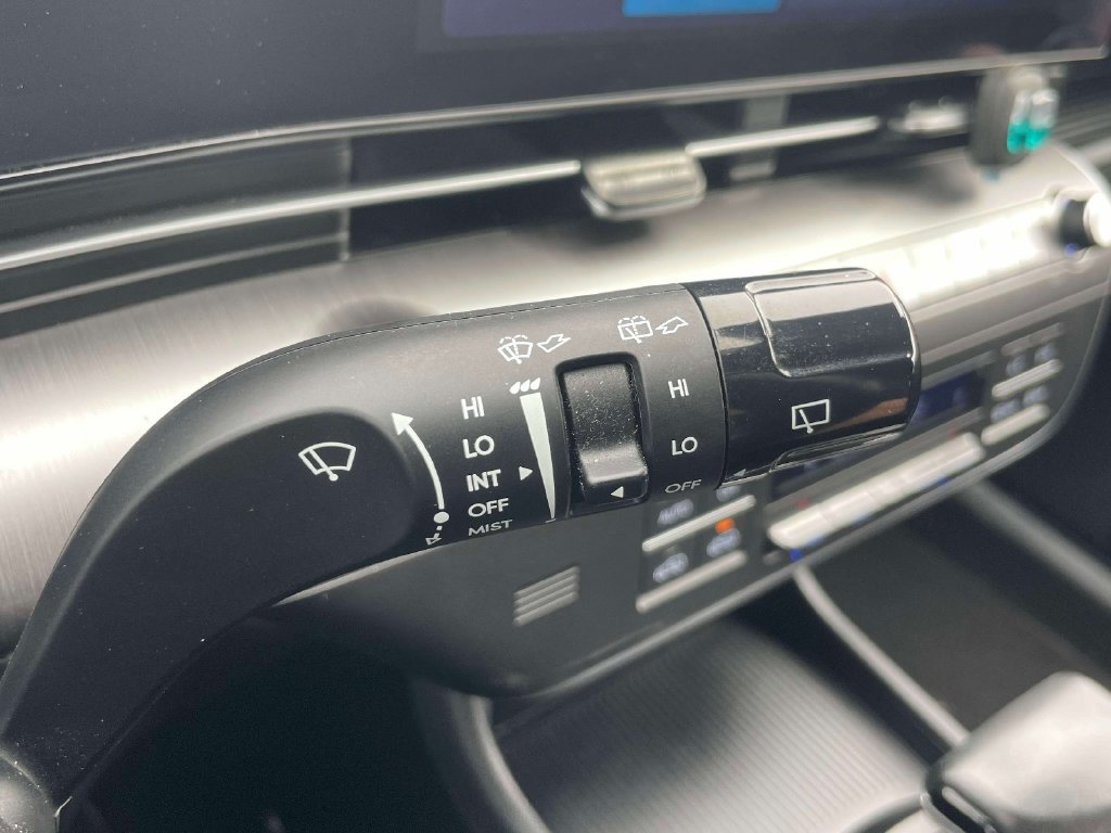Used 2024 Hyundai Kona SEL AWD/4WD image 24