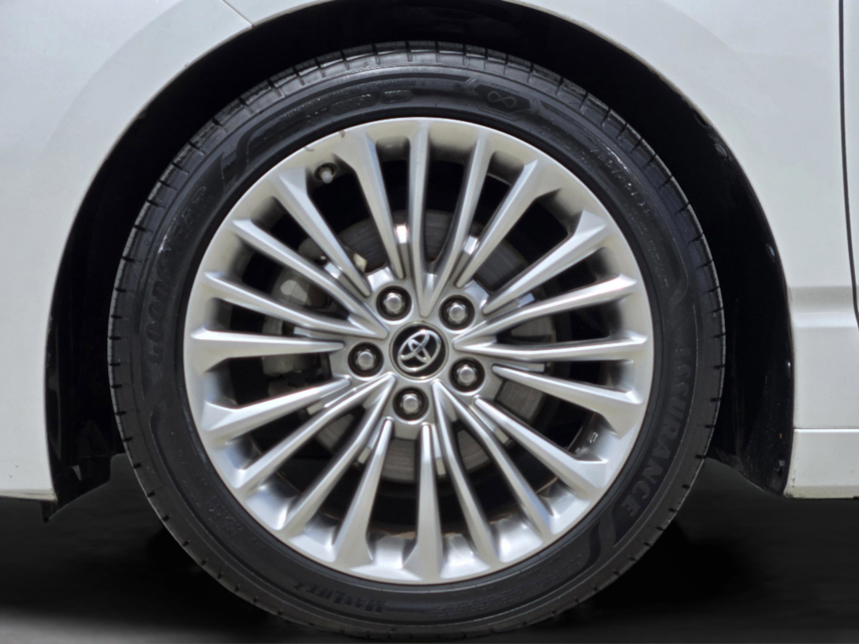 Used 2019 Toyota Avalon Limited w/ Advanced Safety Package image 12