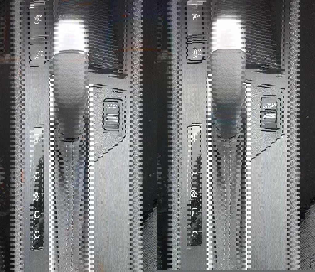 Certified 2025 Nissan Kicks S image 22