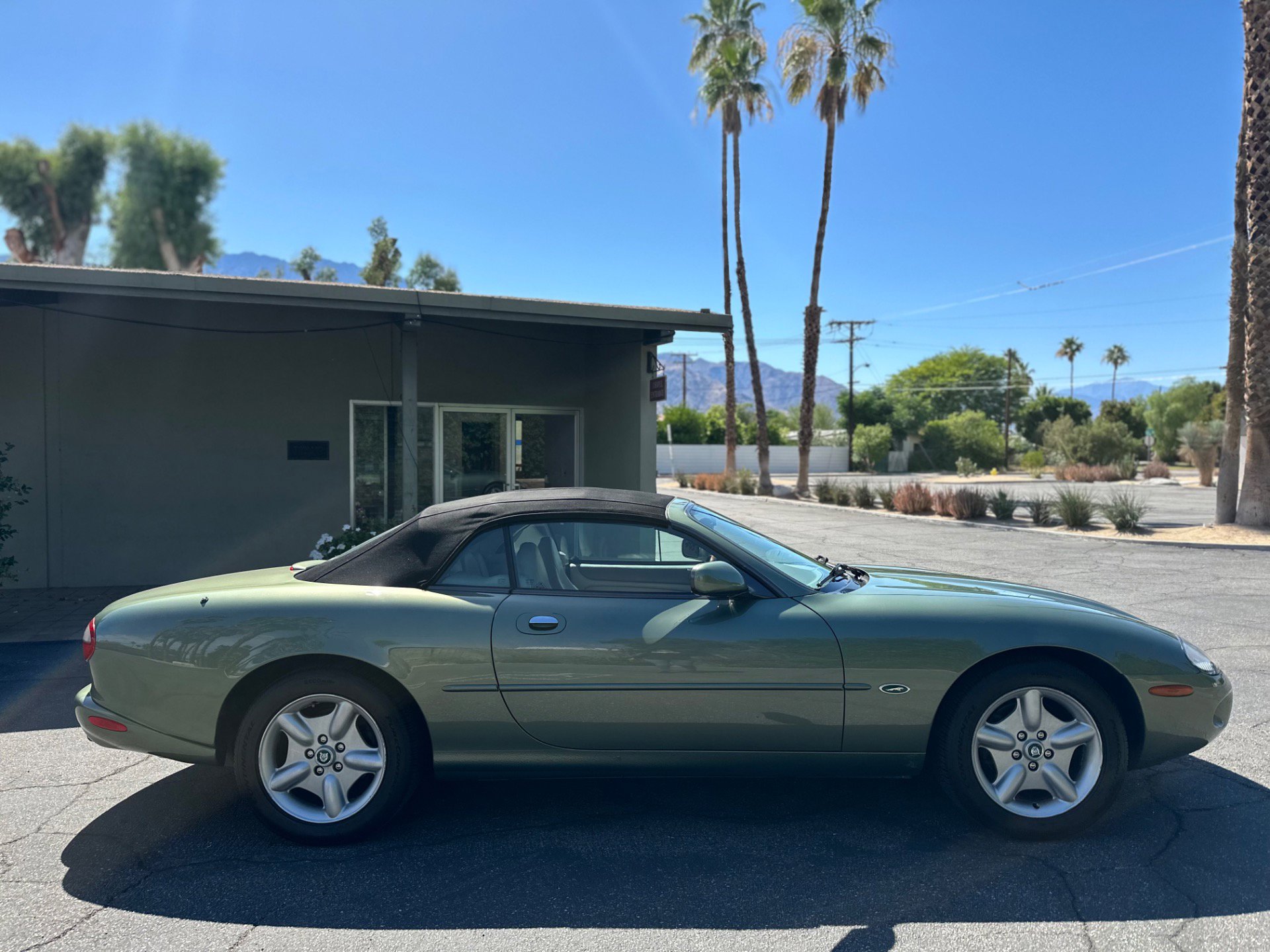 Used 1999 Jaguar XK8 Convertible RWD image 9