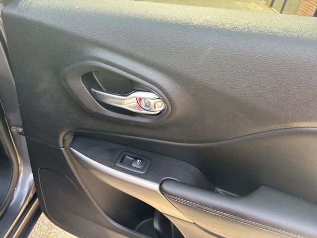 Used 2020 Jeep Cherokee High Altitude AWD/4WD image 25