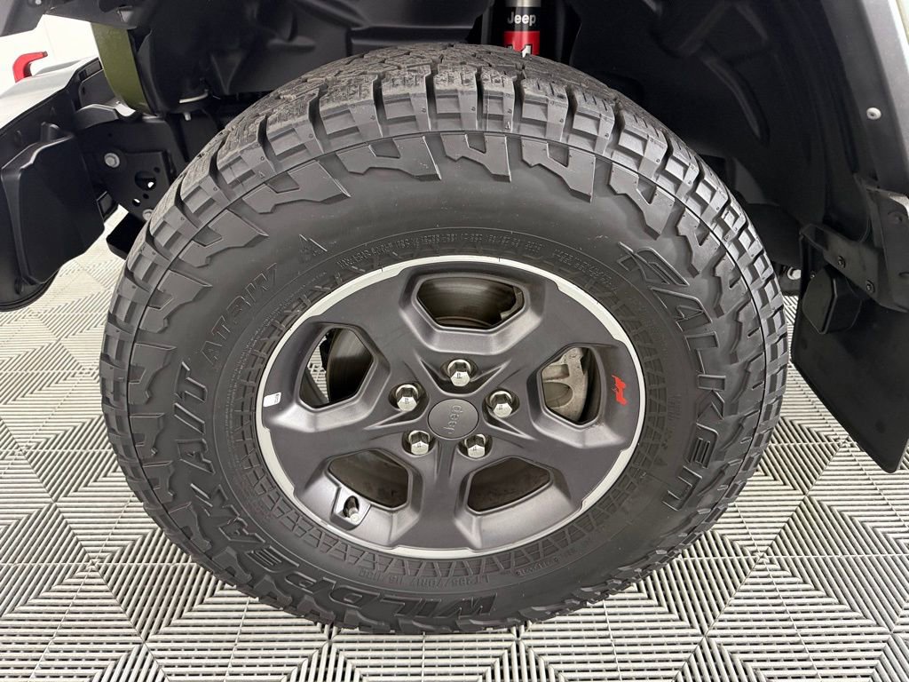Used 2022 Jeep Gladiator Rubicon w/ Safety Group AWD/4WD image 12