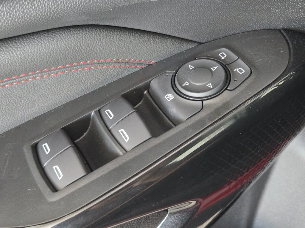 New 2026 Chevrolet Trax RS w/ Sunroof Package FWD image 25