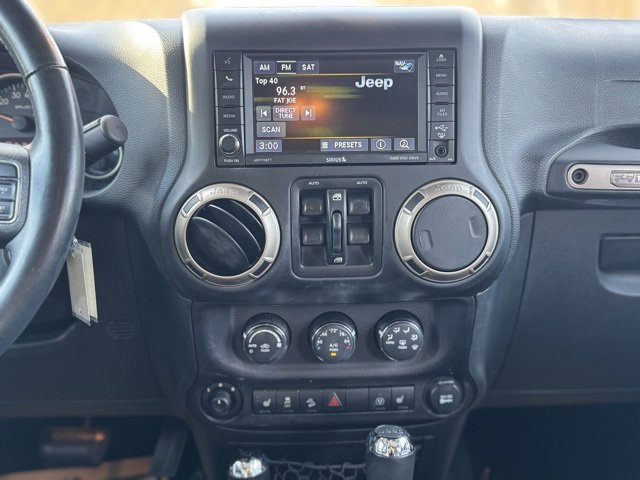 Used 2016 Jeep Wrangler Unlimited Sahara image 28