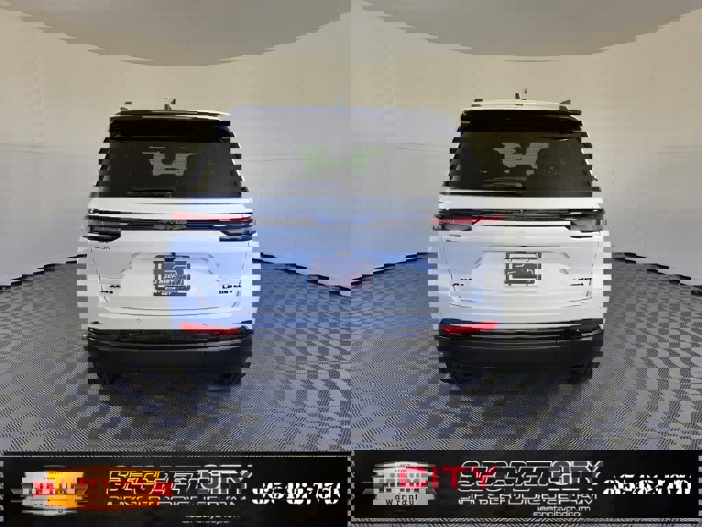 New 2025 Jeep Grand Cherokee Limited w/ Black Appearance Package image 6