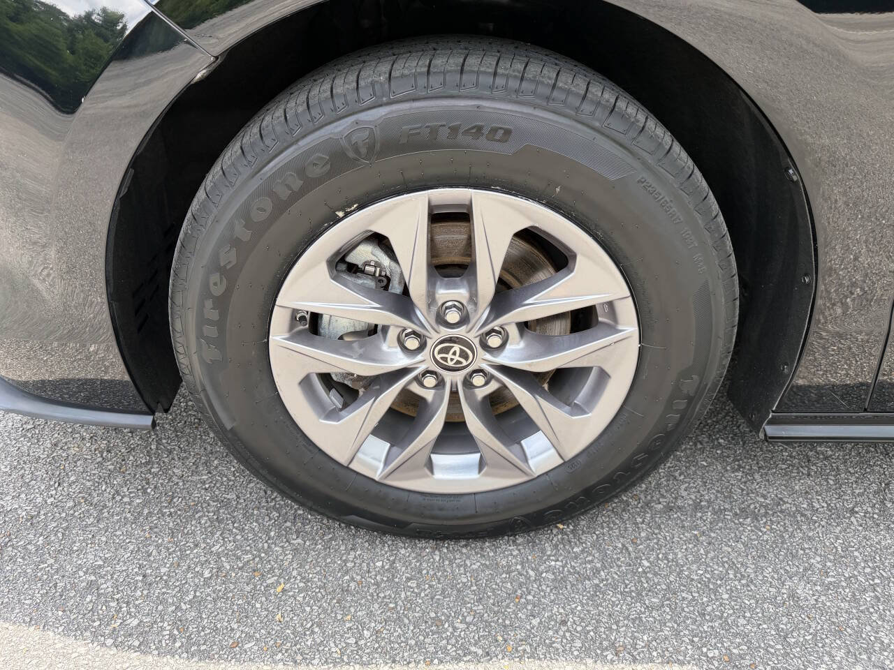 Used 2024 Toyota Sienna XLE FWD image 20