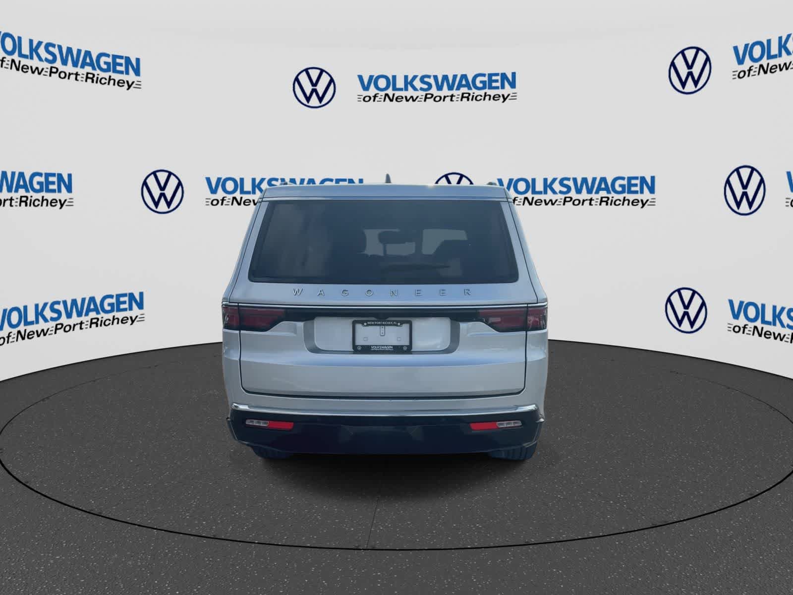 Used 2025 Jeep Wagoneer L Series II AWD/4WD image 7