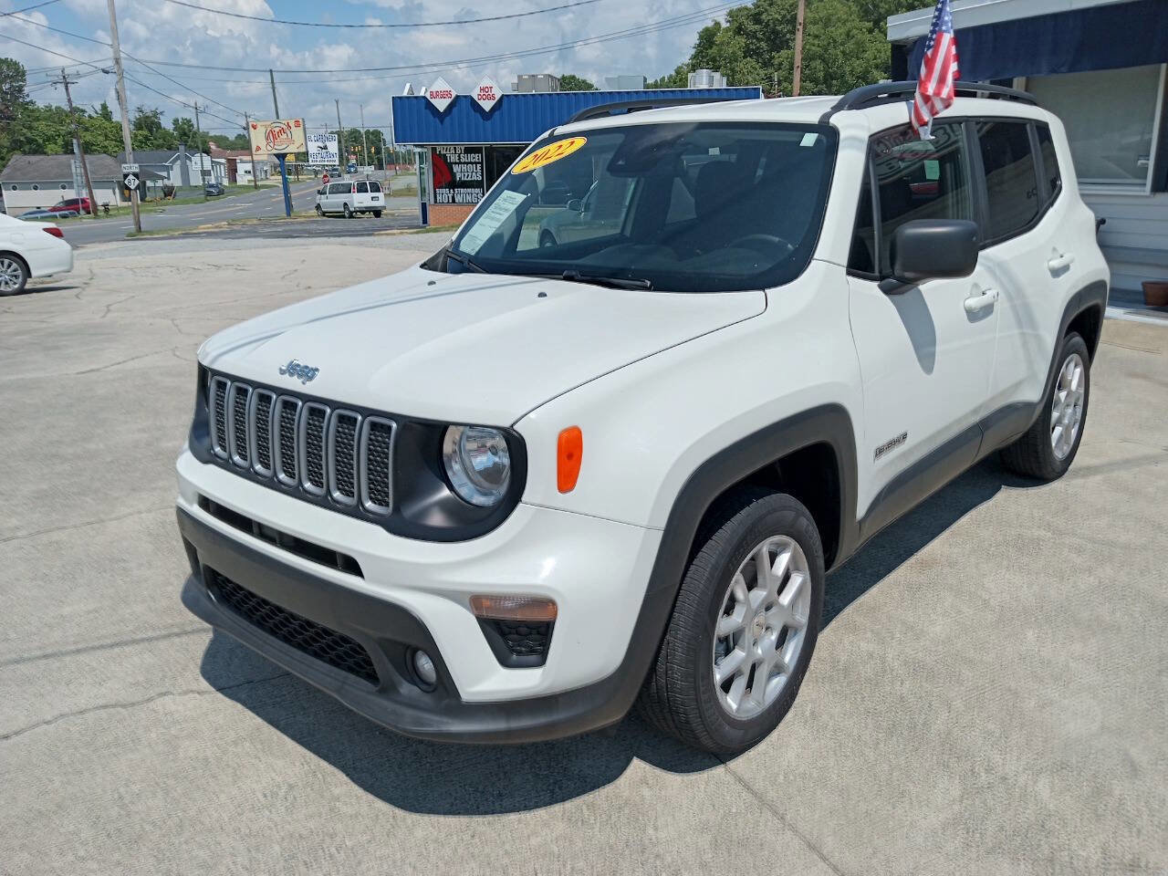 Used 2022 Jeep Renegade Latitude image 1