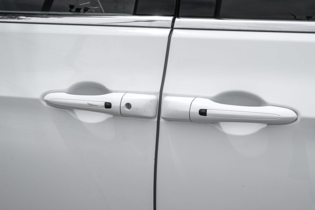 Used 2024 Chrysler Pacifica Touring-L FWD image 53