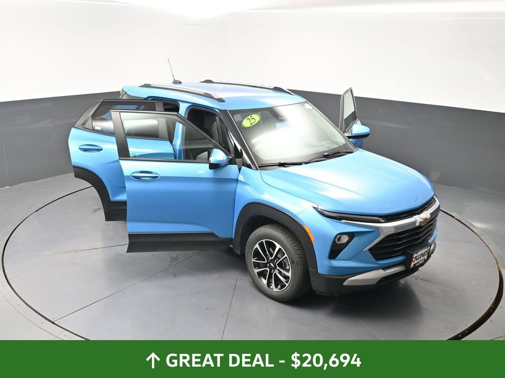 Used 2025 Chevrolet TrailBlazer LT AWD/4WD image 62