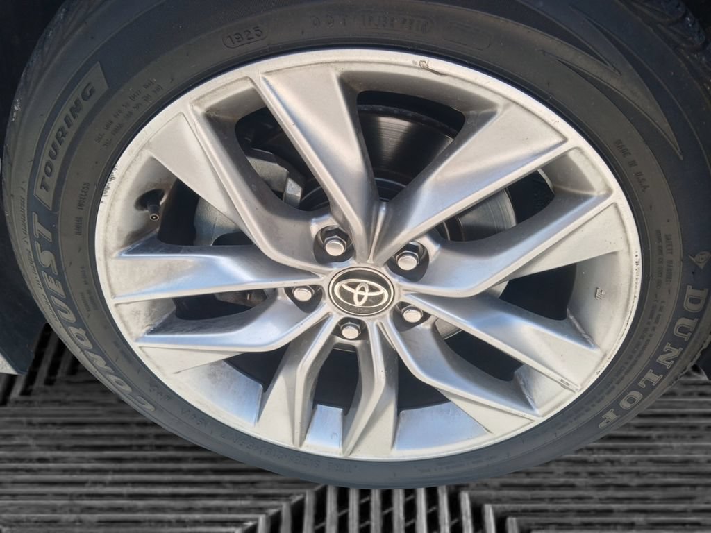Used 2022 Toyota Avalon XLE FWD image 10