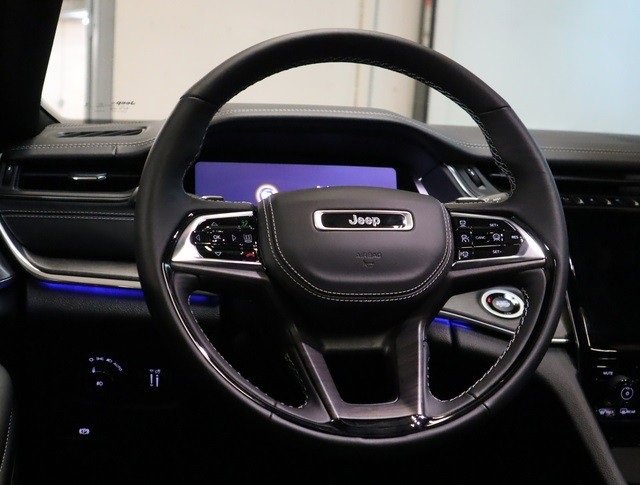 New 2023 Jeep Grand Cherokee Overland w/ Adv Protech Group III image 6