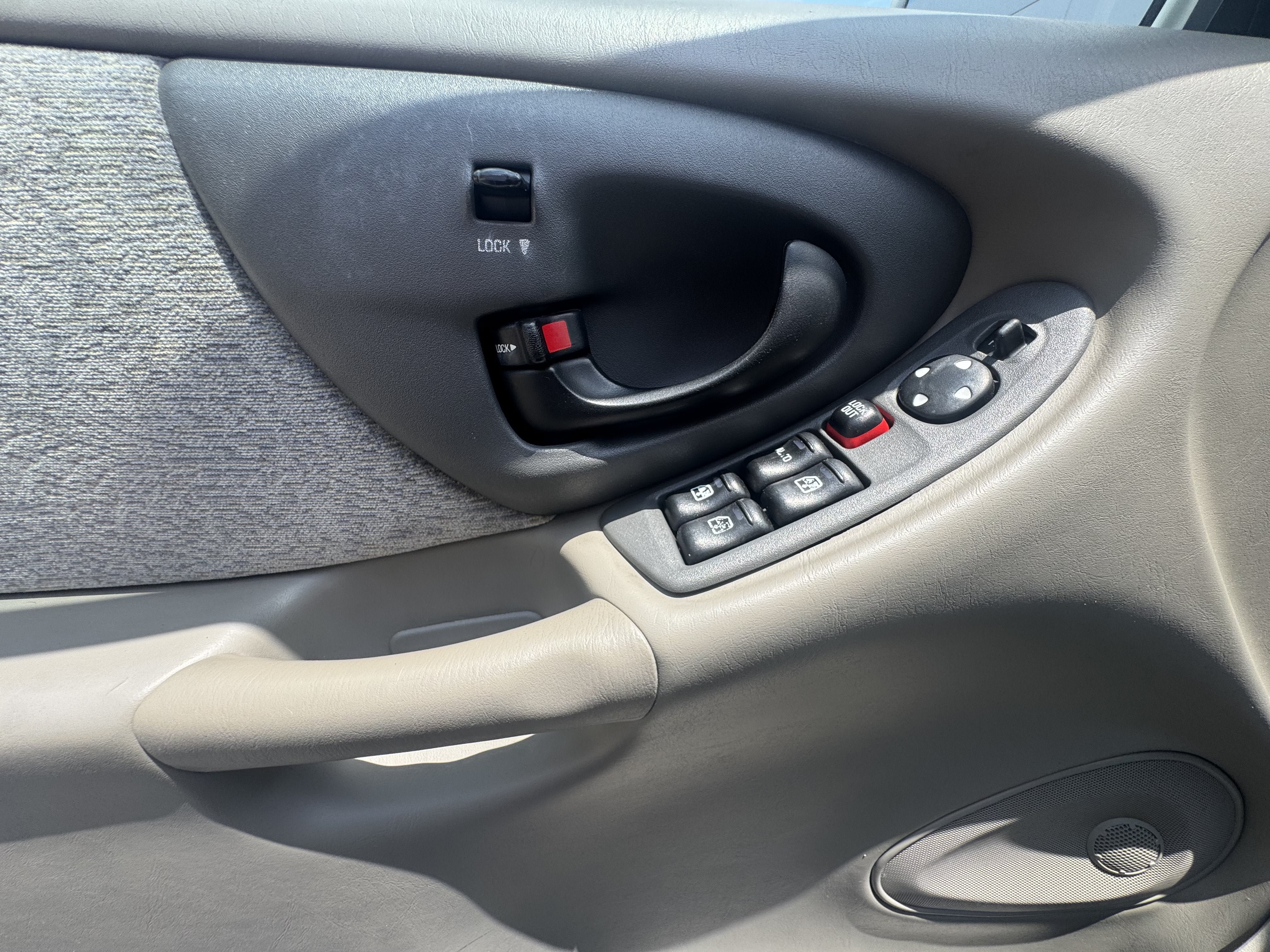 Used 1999 Chevrolet Malibu w/ Preferred Equipment Group 1 FWD image 17