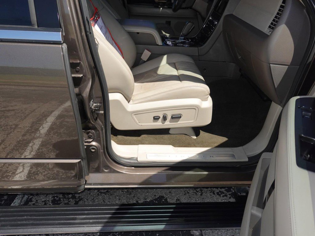 Used 2016 Lincoln Navigator L Select image 23