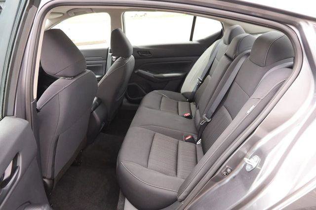 Used 2025 Nissan Altima 2.5 SV FWD image 9