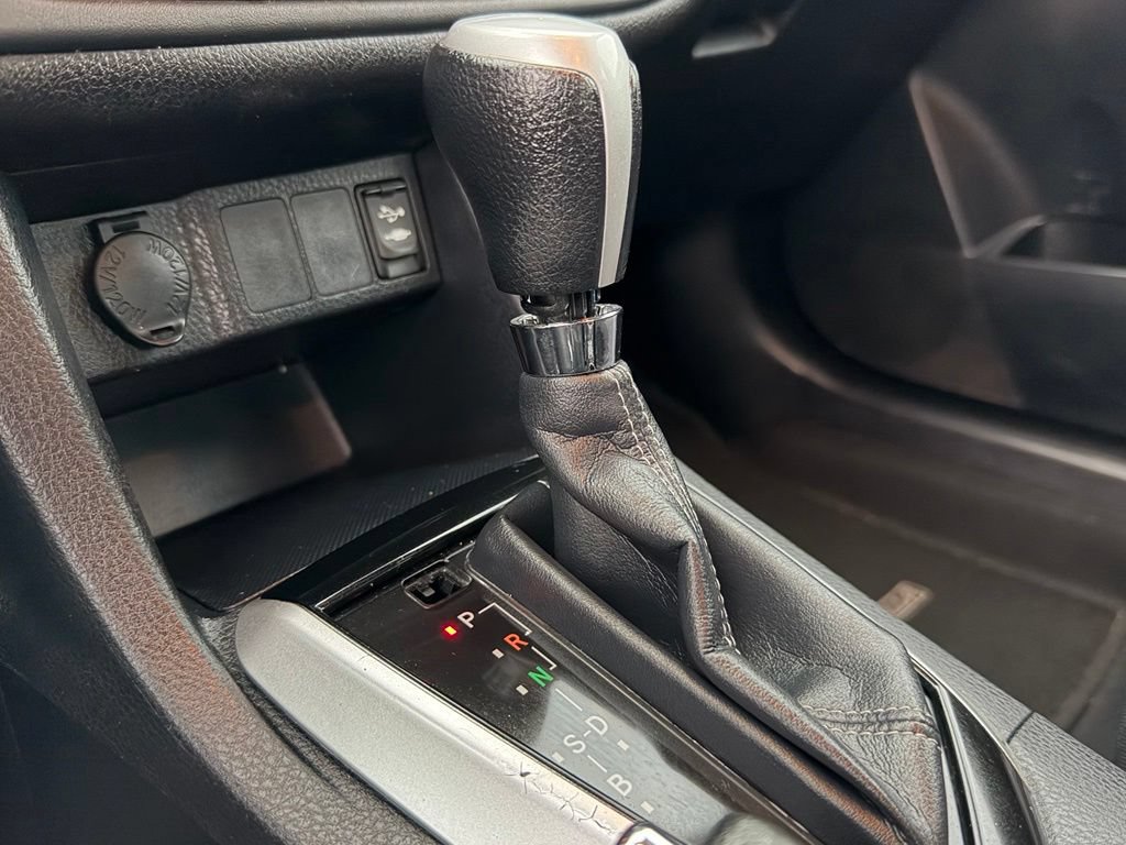 Used 2018 Toyota Corolla LE FWD image 41