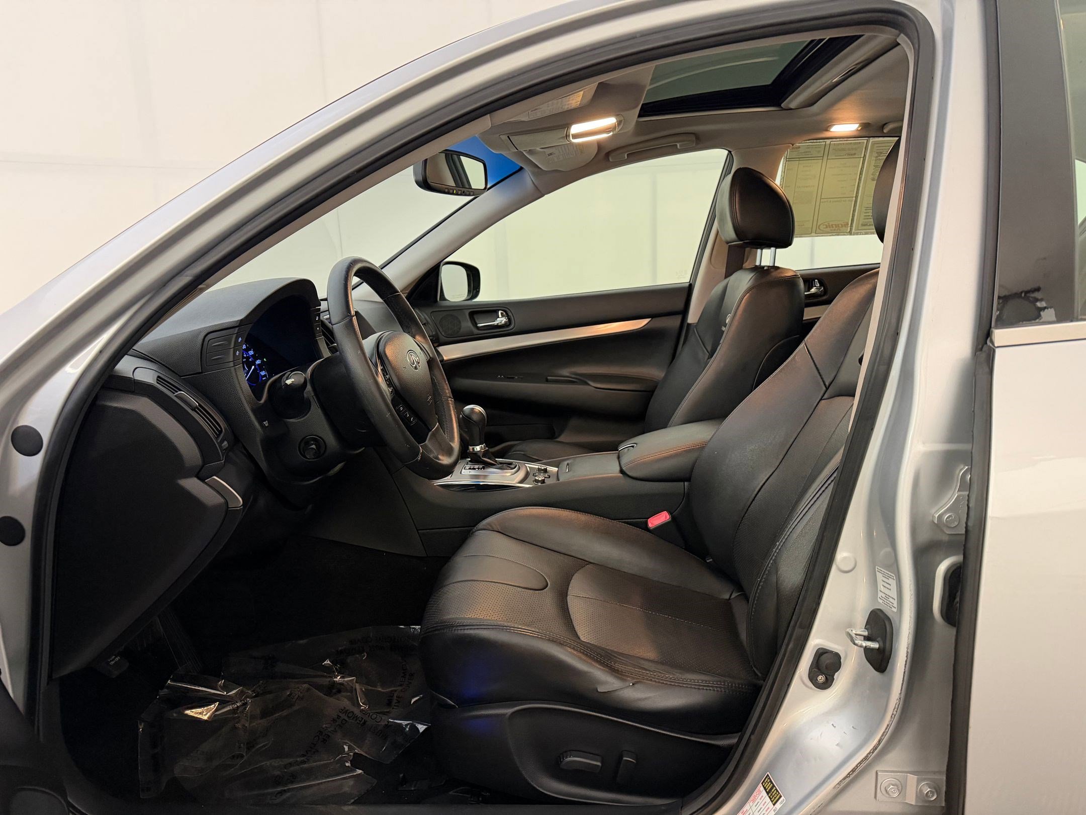 Used 2013 INFINITI G37 x w/ Premium Pkg image 5