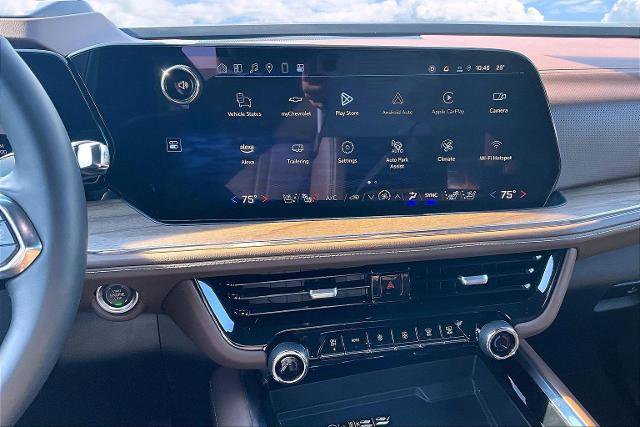 Used 2025 Chevrolet Suburban High Country image 9