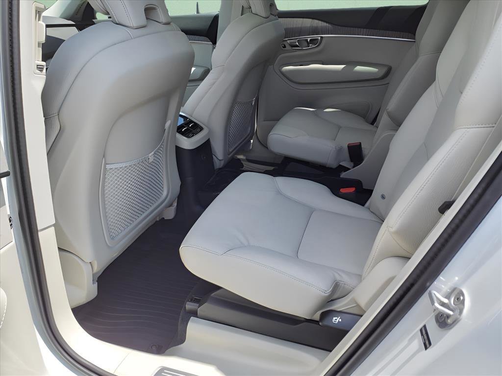 Used 2025 Volvo XC90 T8 Plus w/ Protection Package image 33