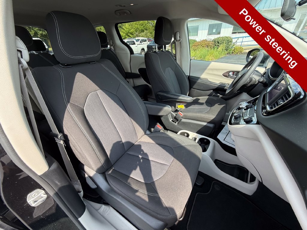 Used 2022 Chrysler Voyager LX FWD image 41