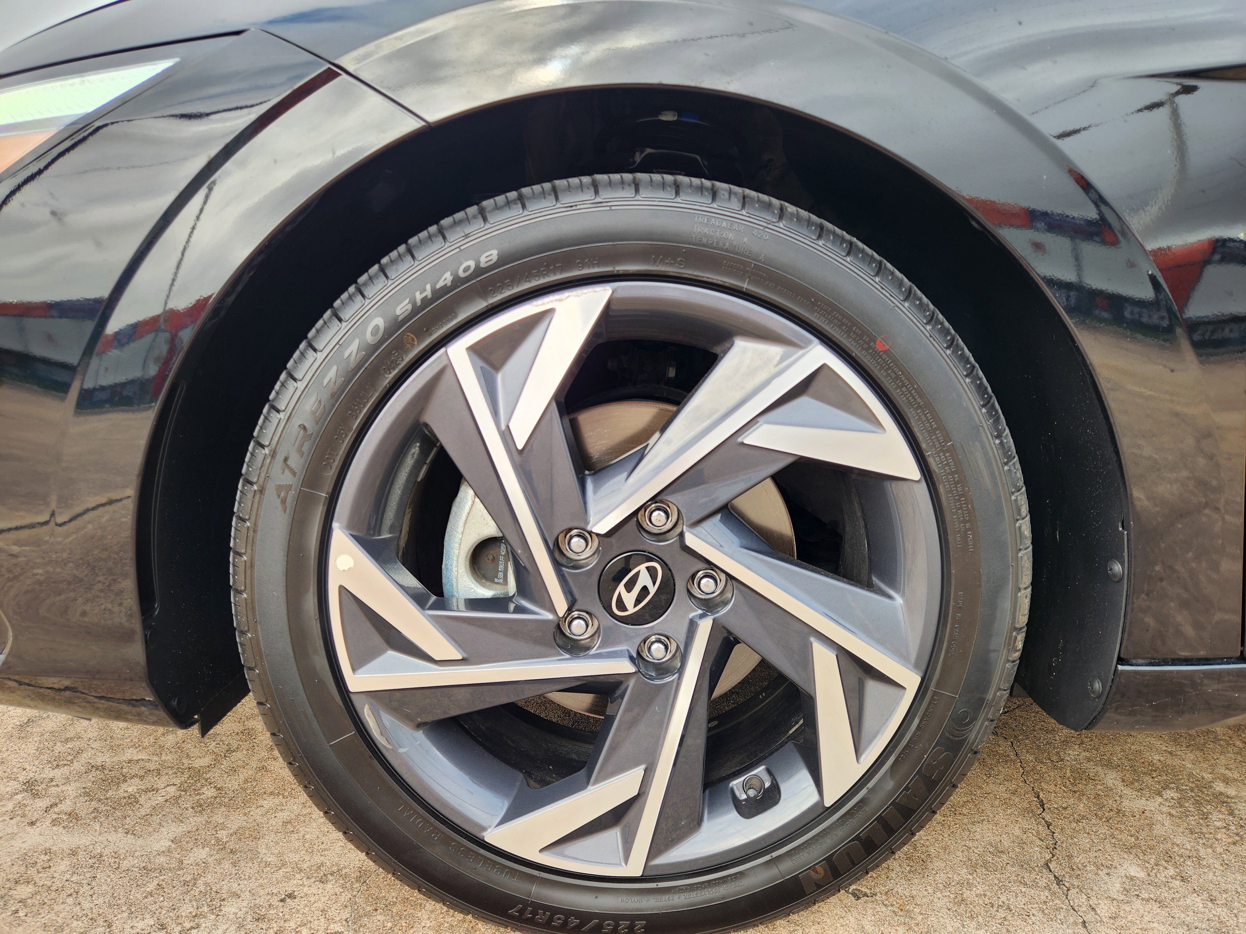 Used 2024 Hyundai Elantra Limited FWD image 11