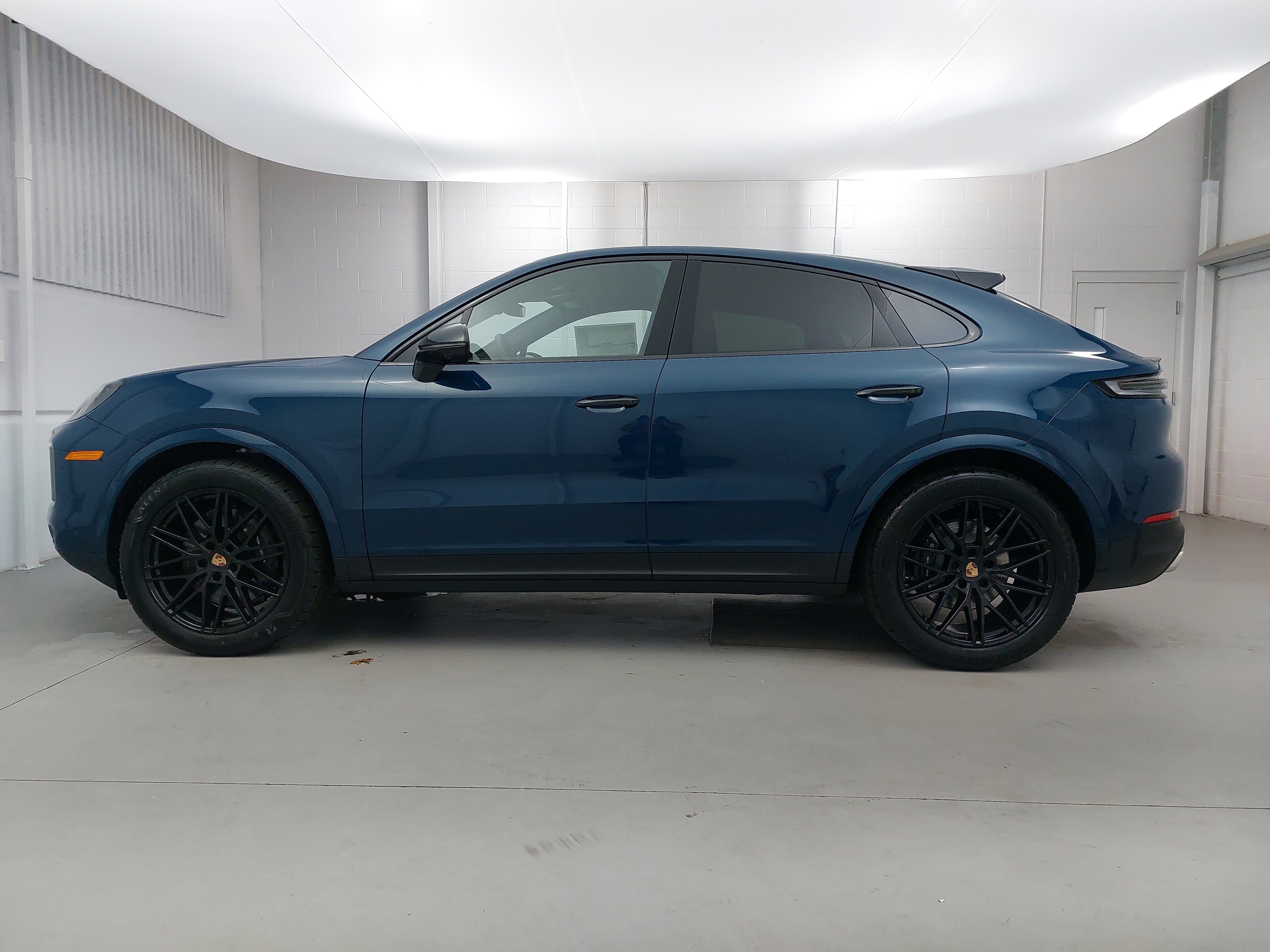 New 2025 Porsche Cayenne Coupe image 2