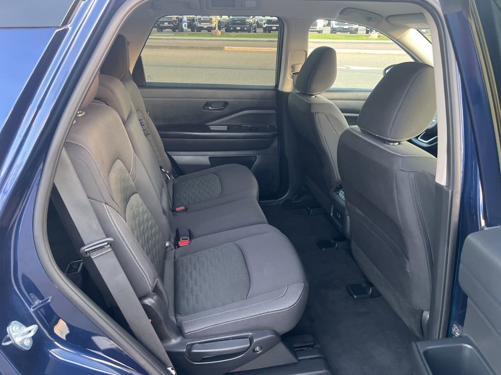 Used 2025 Nissan Pathfinder SV image 34