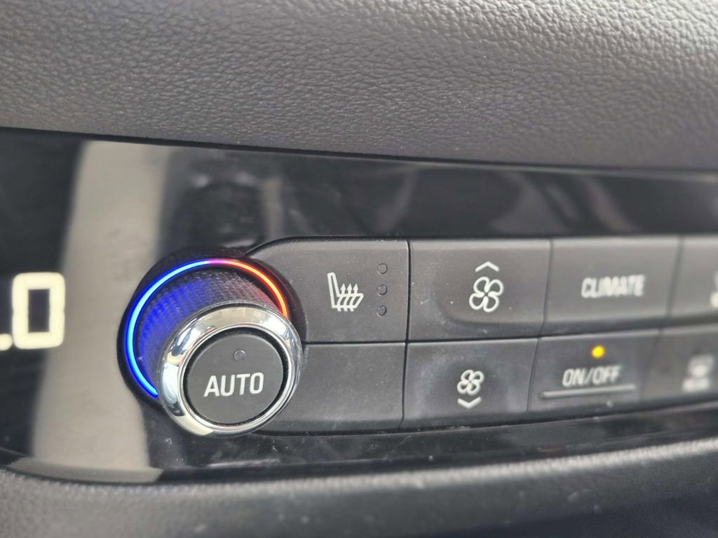 Used 2023 Buick Enclave Essence image 29